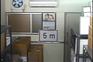 屋内での日中「望遠」撮影